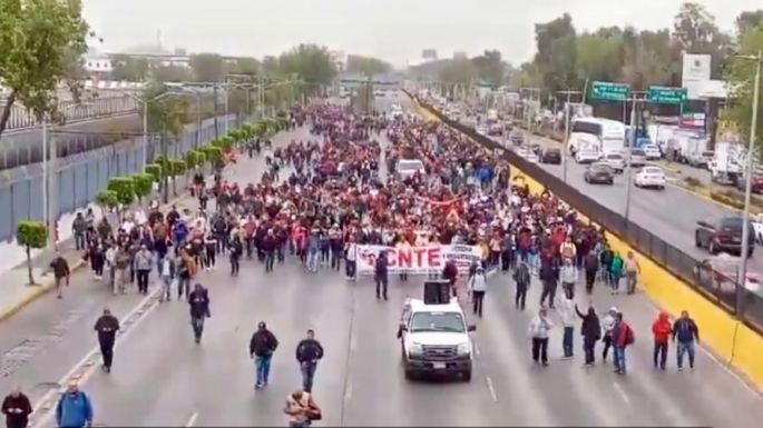 CNTE bloquea el Circuito Interior y provocan caos para llegar al AICM (Video)