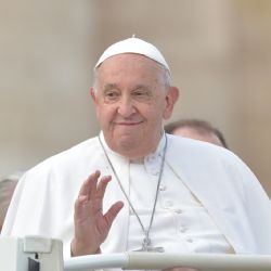 El Papa Francisco será dado de alta del hospital el domingo, informan médicos