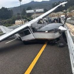 Avioneta aterriza en carretera que inaugurará mañana Sheinbaum (Video)