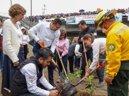 Denuncian exposición a tóxicos durante limpieza del Río Atoyac encabezada por Sheinbaum