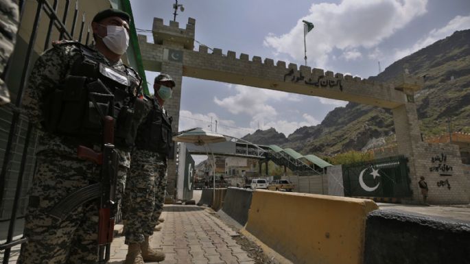 Fuerzas paquistaníes matan a 16 militantes que intentaban cruzar la frontera desde Afganistán