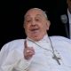 El Papa regresa al Vaticano tras 5 semanas hospitalizado por una neumonía que amenazó su vida