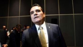 Silvano Aureoles usó firma falsa para evitar ser capturado: FGR