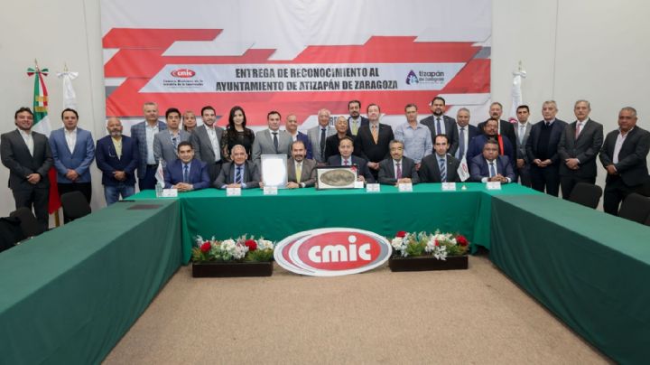 CMIC entrega reconocimiento por "inversión histórica" en obra pública en Atizapán