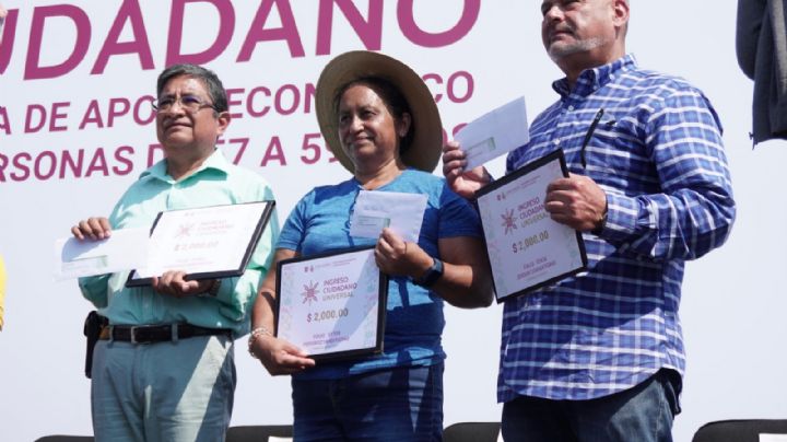 Brugada entrega apoyo social a 21 mil personas de 57 a 59 años de edad