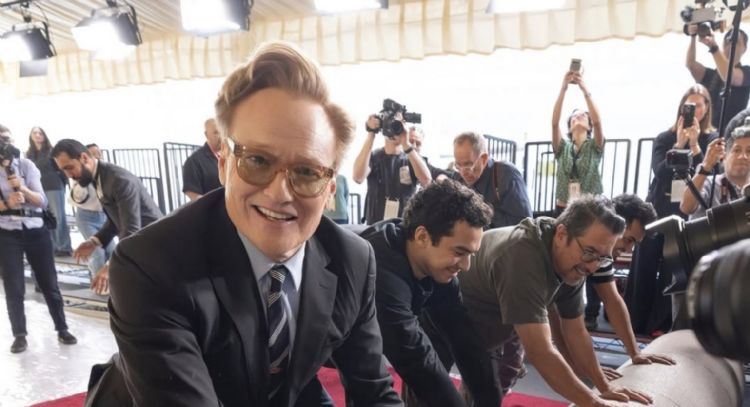 Conan O'Brien lanza dardo a Trump y Putin con un chiste sobre Anora en los Oscar 2025