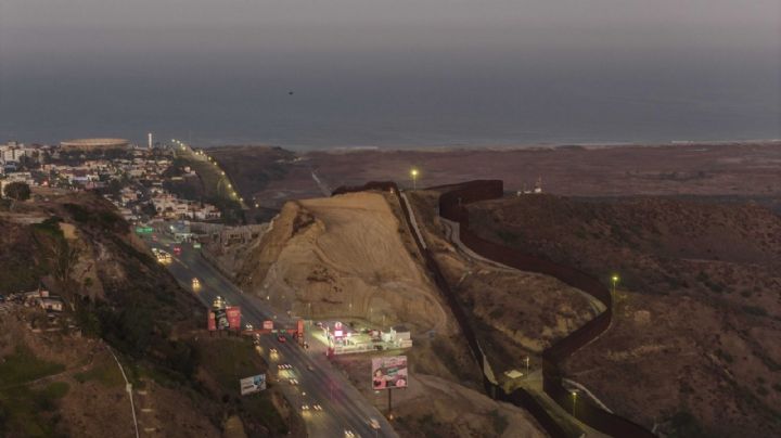 Gobierno de EU reporta baja de casi 90% en intentos de cruce fronterizo de migrantes indocumentados