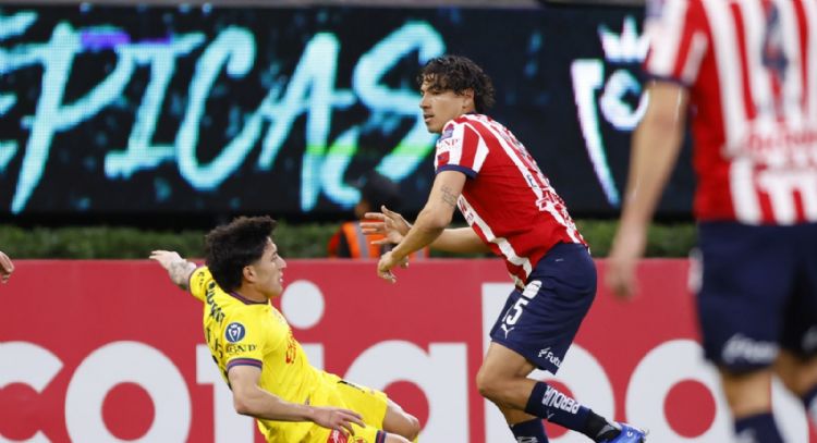 Con un autogol del uruguayo Cáceres, Chivas toma ventaja sobre América en la Concacaf (Video)