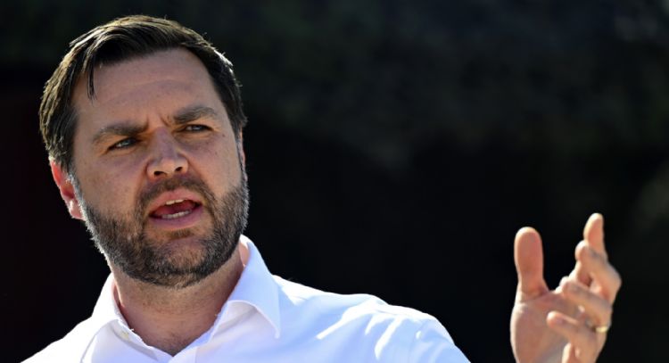 Acusan a un hombre por amenazar con asesinar al vicepresidente de EU, JD Vance