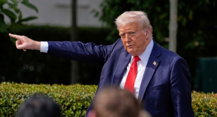 Trump amenaza a Rusia con "100% de aranceles" si no logra acuerdo con Ucrania en 50 días