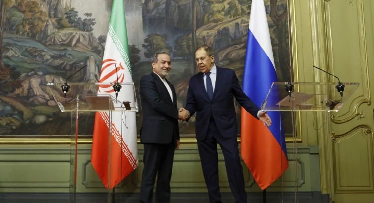 Irán busca el apoyo de Rusia para sus conversaciones nucleares con EU