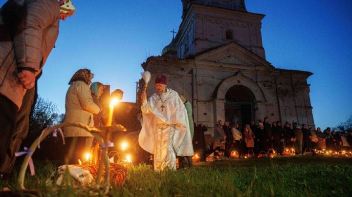 Los ucranianos celebran la Pascua con poca fe en alto al fuego de Rusia