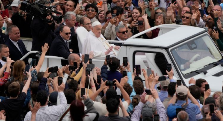 El papamóvil se convertirá en un hospital móvil para los niños de Gaza a petición del Papa Francisco