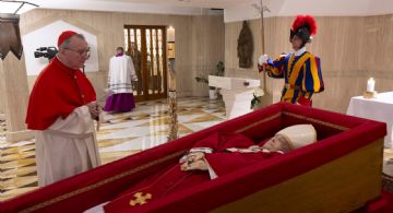 El Vaticano muestra las primeras imágenes del cuerpo del Papa Francisco; el funeral será el sábado