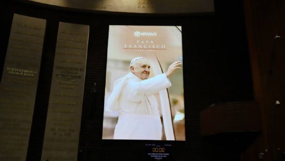 Diputados rinden homenaje al papa Francisco tras su fallecimiento