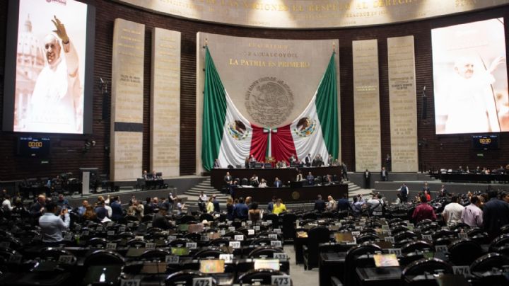 Diputados rinden homenaje al papa Francisco tras su fallecimiento
