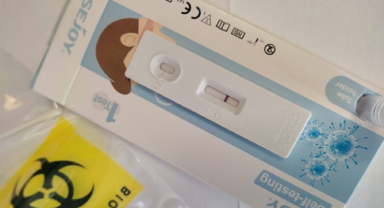 Retiran cargos contra médico de Utah acusado de tirar 28 mil dólares en dosis de vacunas COVID