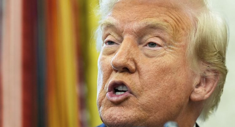 Trump amenaza con multar al estado de California por dejar competir a una atleta transgénero