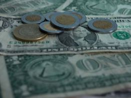 Optimismo global impulsa al peso; se cotiza en 18.99 por dólar