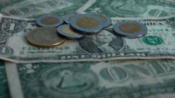 Peso avanza ante el cierre de gobierno de Estados Unidos