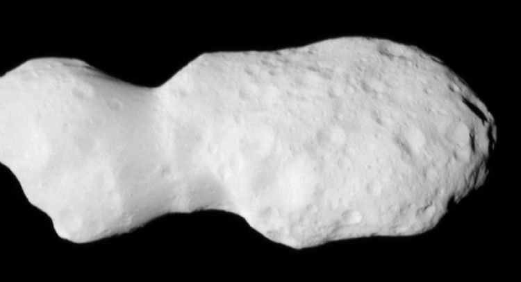Nave de la NASA envía imágenes de asteroide muy grande, irregular y de forma extraña