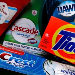 Aranceles de Trump impactan costos y ventas de P&G, Pepsi y otras empresas, que hacen ajustes