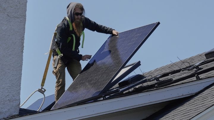 Trump impondrá aranceles de tres mil 521% a paneles solares asiáticos