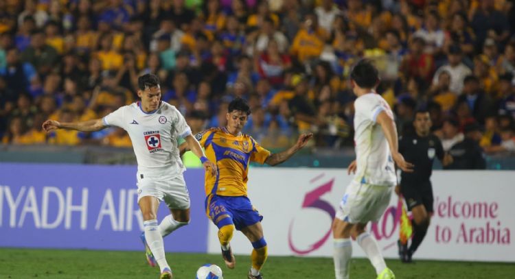 Tigres salva empate con Cruz Azul en la ida de las semifinales de la Concacaf