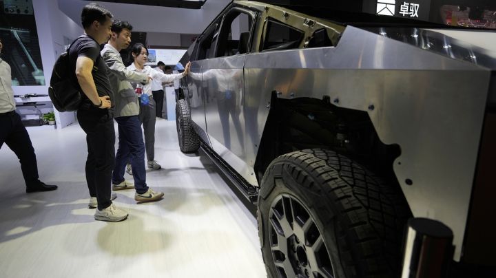 En Shanghái, fabricantes de autos se centran en el mercado global y critican a EU por aranceles