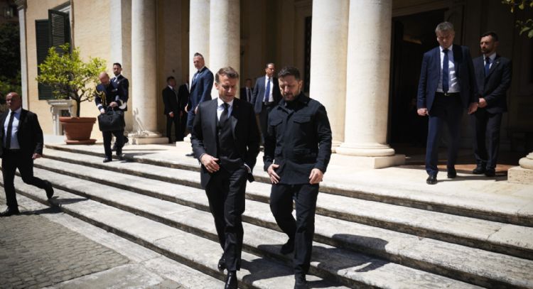 Zelenski comenta con Starmer y Macron su reunión con Trump en el Vaticano