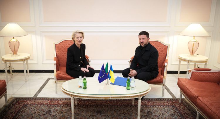 Von der Leyen reitera su apoyo a Ucrania durante su reunión con Zelenski