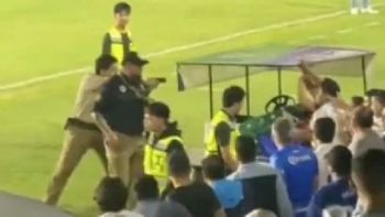 Guardia de seguridad amenaza con un arma a afición del Celaya en partido de Liga Expansión (Videos)