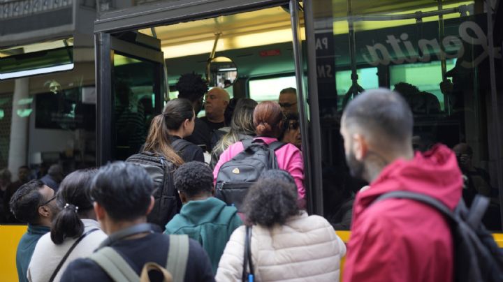 Miles de pasajeros varados, millones sin internet: así impactó el apagón a España y Portugal