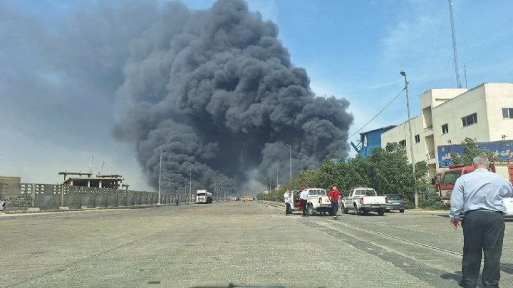 Irán apunta a "negligencia" tras explosión en un puerto que dejó al menos 70 muertos y mil heridos