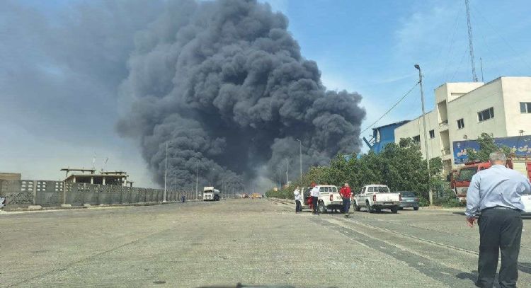 Irán apunta a "negligencia" tras explosión en un puerto que dejó al menos 70 muertos y mil heridos