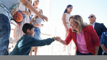 Gobernadora María Eugenia Campos festeja en Delicias a las niñas y niños en su día