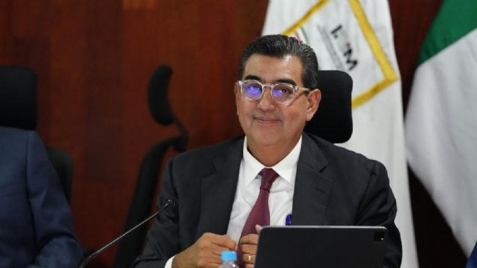 Francisco Garduño entrega titularidad del INM al exgobernador de Puebla, Sergio Salomón Céspedes