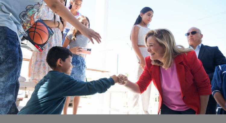Gobernadora María Eugenia Campos festeja en Delicias a las niñas y niños en su día