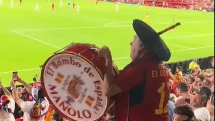 Valencia despide a Manolo “El del Bombo”, el aficionado al fútbol más famoso de España