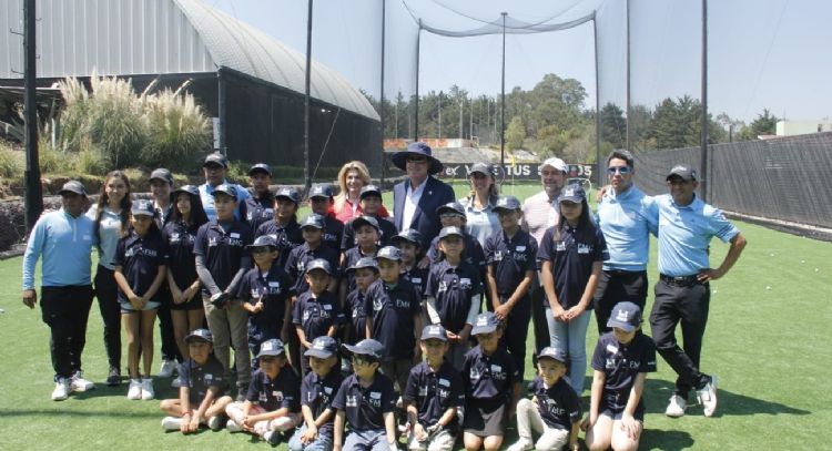 Golf para todos: abren escuelas públicas para niños de escasos recursos