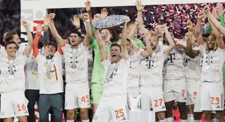 El Bayern de Múnich celebra el título de la Bundesliga y se despide de Thomas Müller