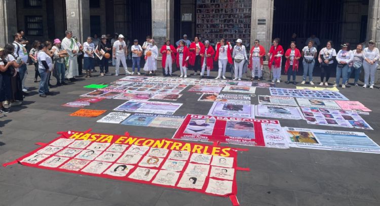Colocan fichas de búsqueda en el centro de Cuernavaca; madres exigen audiencia con la gobernadora