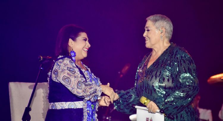 Lupita Dâ€™Alessio reÃºne a 100 mil personas en el ZÃ³calo capitalino para celebrar el DÃ­a de las Madres