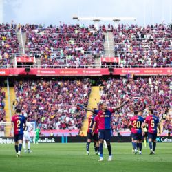 El Barcelona remonta y vence 4-3 al Real Madrid para acercarse al título de LaLiga