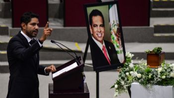 Protestan contra homenaje póstumo a Fidel Herrera en el Congreso de Veracruz