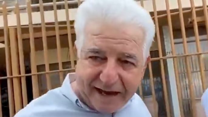 Universitarios abuchean y gritan "buitre" al hermano de AMLO en el Tecnológico de Balancán (Video)