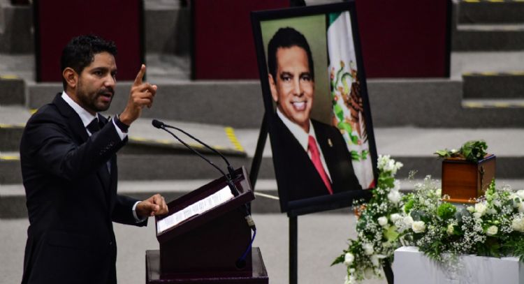 Protestan contra homenaje póstumo a Fidel Herrera en el Congreso de Veracruz