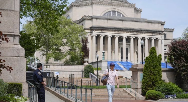 Universidad de Columbia suspende a más de 65 estudiantes tras protesta pro palestina en biblioteca