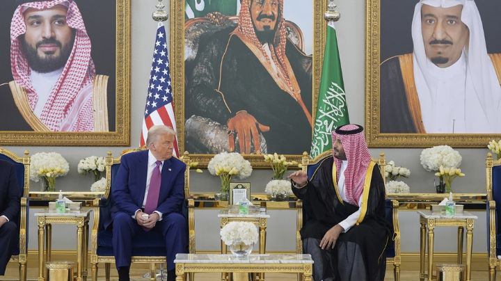 Príncipe heredero saudí recibe a Trump, quien inicia gira de cuatro días por Oriente Medio