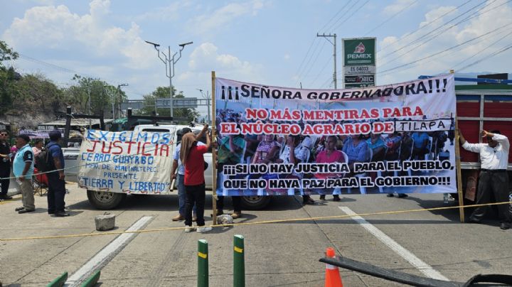 Van nueve horas de bloqueo en la Autopista del Sol; ejidatarios exigen solución a conflicto agrario